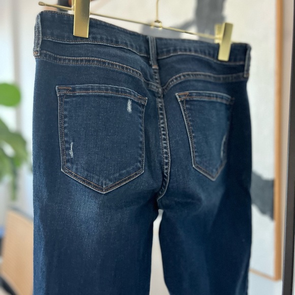 Old Navy Rockstar Distressed Jeans in Size 6 - Picture 3 of 4